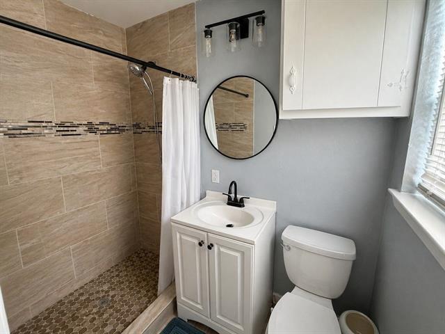 Building Photo - 812 Irwin Dr