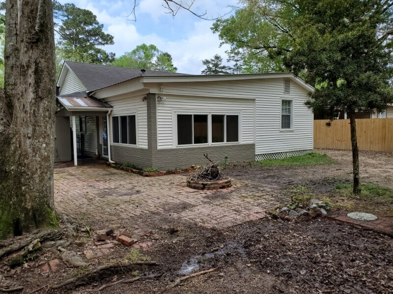 Building Photo - 356 Oak St