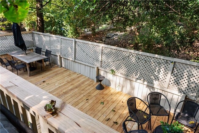 Building Photo - 720 Mollie St SE