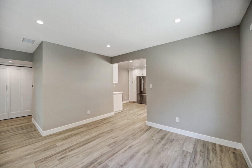 Building Photo - 5346 Tyrone Ave