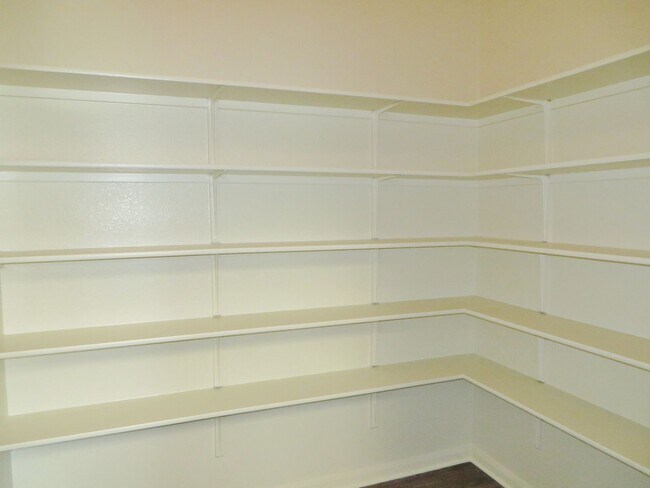 Building Photo - 3 Bedroom 2.5 Bathroom: Georgetown- Pinnacle Home