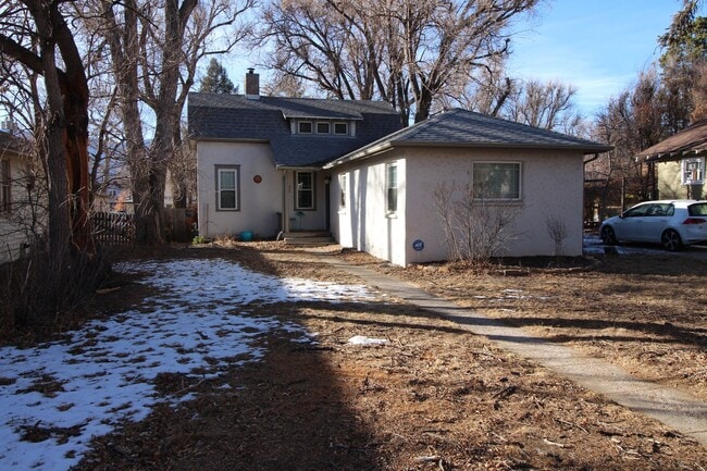 Building Photo - Adorable 3bdrm Downtown Bungalow.   Move in special----half off the first 2 months!!!!
