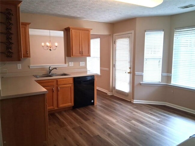 Building Photo - 130 Vinings Dr