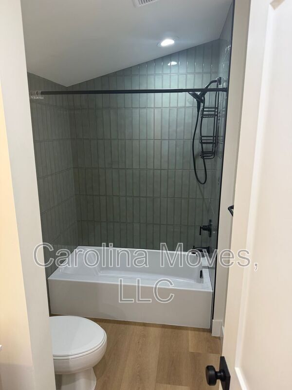 Building Photo - 6 10th St