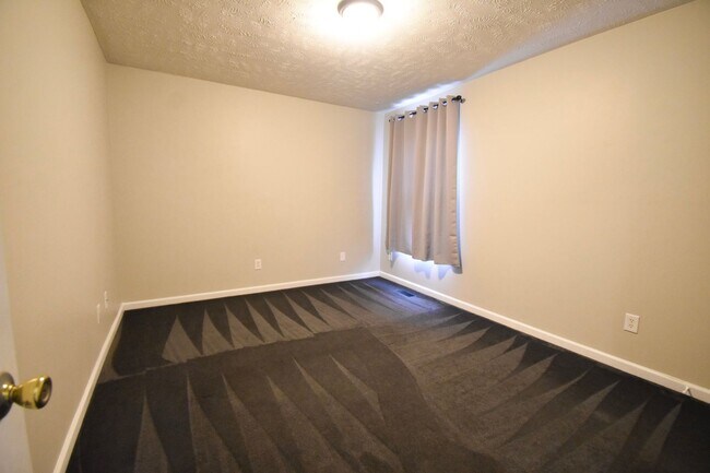Building Photo - Coming Soon! 3 Bed 2 Bath with a Bonus Roo...