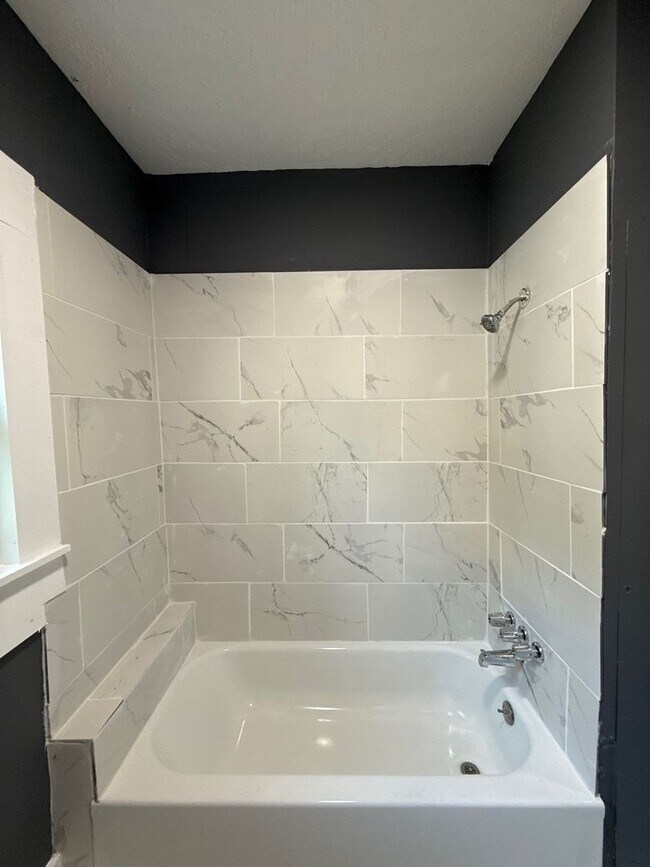 Building Photo - Fully Renovated Home in Binghampton – Section 8 Welcome!