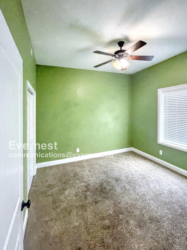 Building Photo - 650 Fox Hound Dr