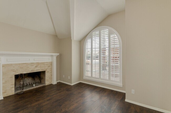Building Photo - 4314 E Juanita Ave
