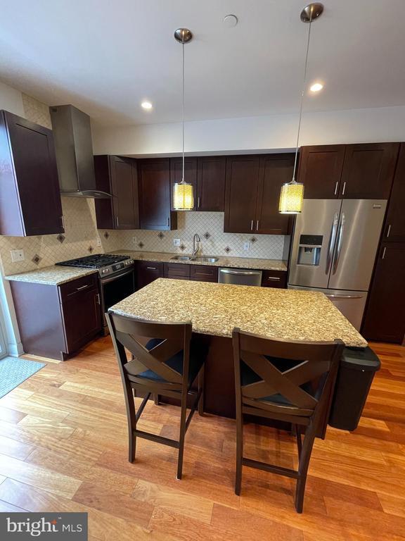 Building Photo - 2304 Alter St