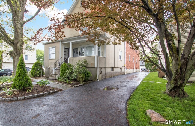 Building Photo - 78 Dora St