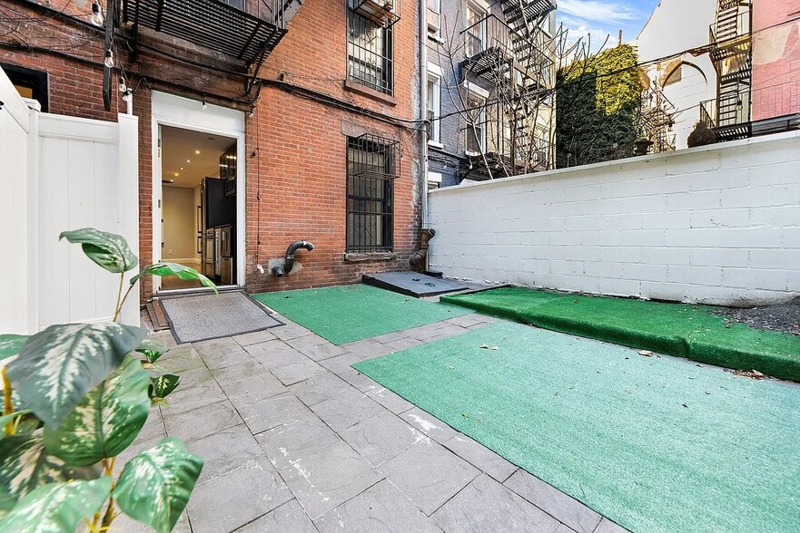 Building Photo - 47 1/2 East 1st Street