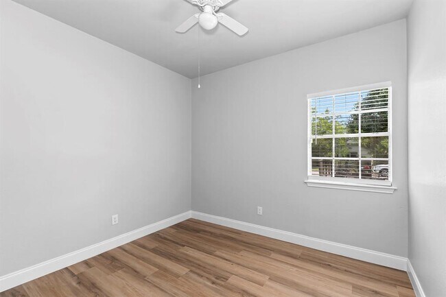 Building Photo - 1207 York Castle Dr