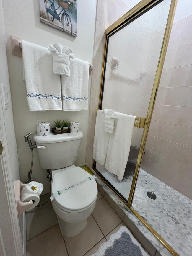 Building Photo - 533 SE 21st Ave