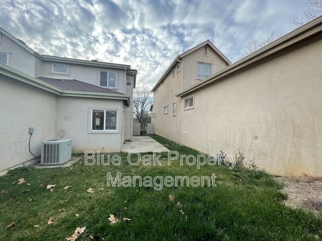 Building Photo - 1307 Yosemite Dr