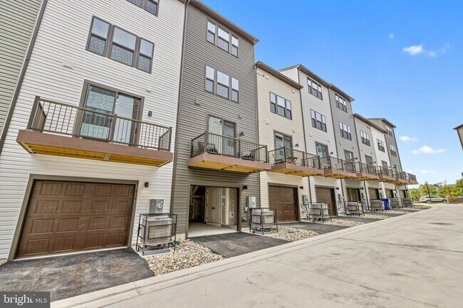 Building Photo - 828 Watts St