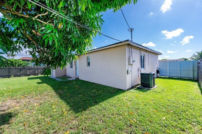 Building Photo - 1020 SW 73rd Pl