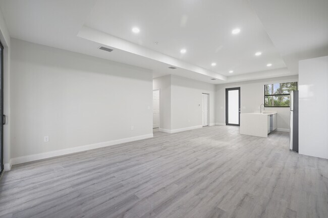 Building Photo - 757 Joponica Ave S