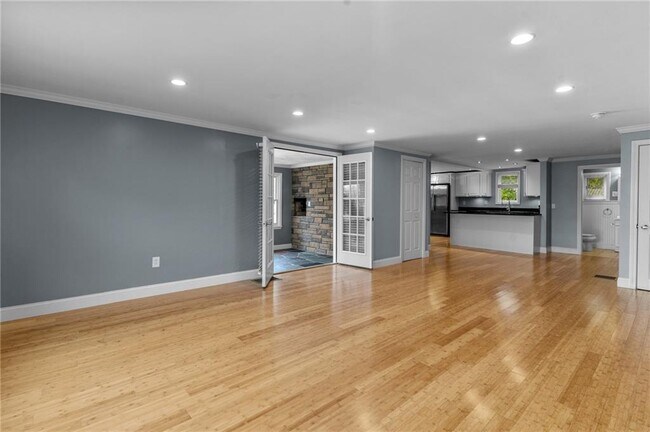 Building Photo - 10 Cooke Pl