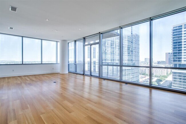 Building Photo - 2200 Victory Ave