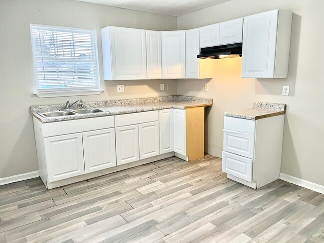 Building Photo - 205 N 26th St