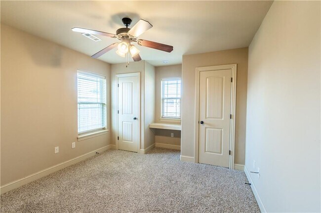 Building Photo - 5702 S 66th St