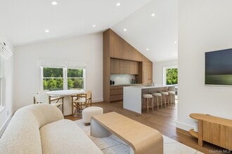 Building Photo - 96 Town Ln