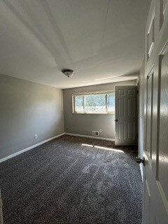 Building Photo - Now Leasing 2 bed 1 Bath Townhome North Columbus (Ambleside Commons)