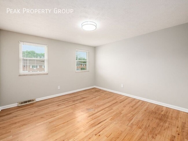 Building Photo - 4490 Westborough Dr W