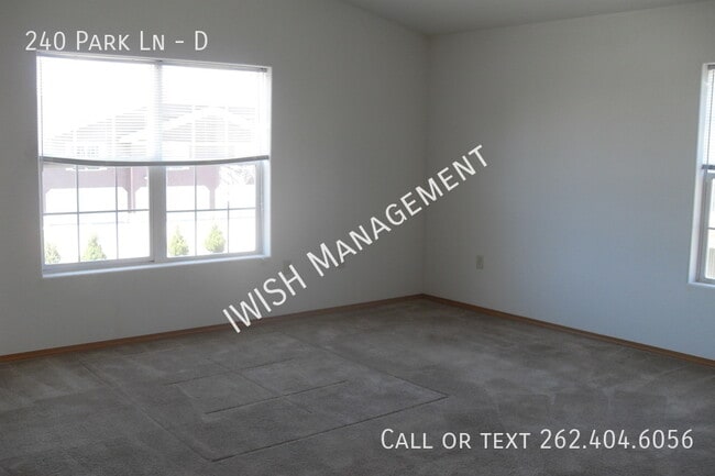 Building Photo - 240 Park Ln