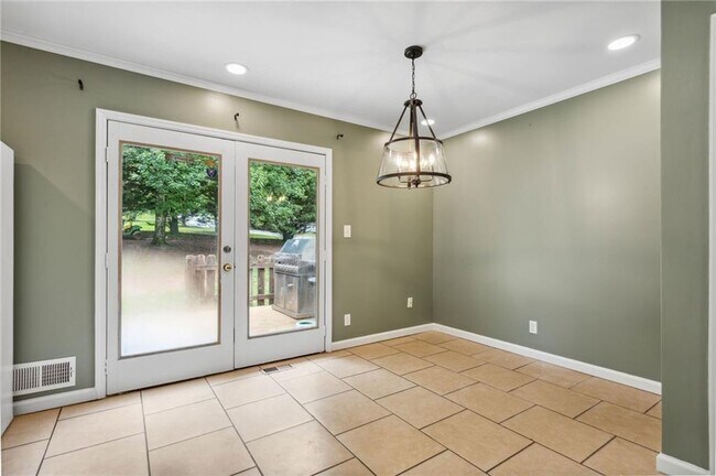 Building Photo - 2985 Dodson Dr