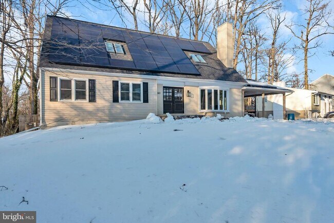 Building Photo - 1080 Crestview Dr