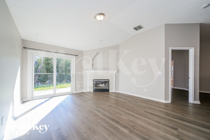 Building Photo - 1332 Wilshire Ct S