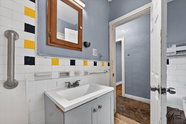 Building Photo - $1550 4 bedroom