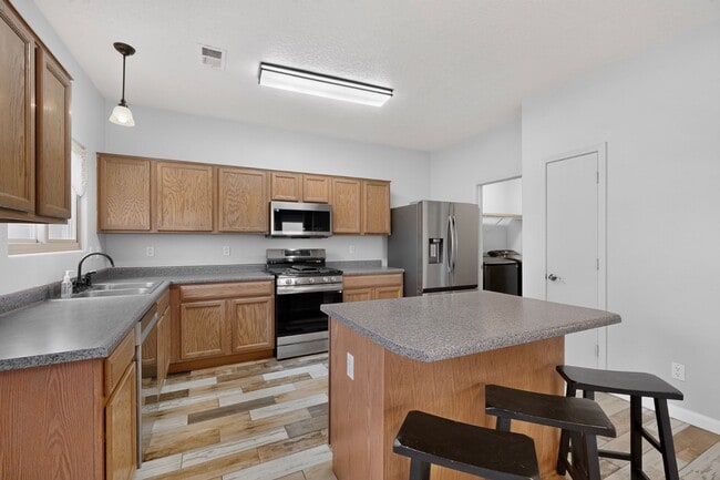 Building Photo - 624 Torretta Dr SW