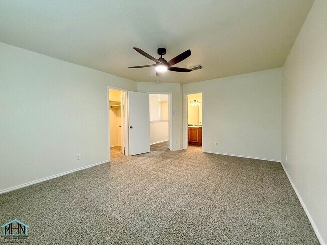 Building Photo - Beautifully Updated 2-Story 3-Bedroom, 2.5-Bathroom Gem Nestled in the Heart of San Antonio!