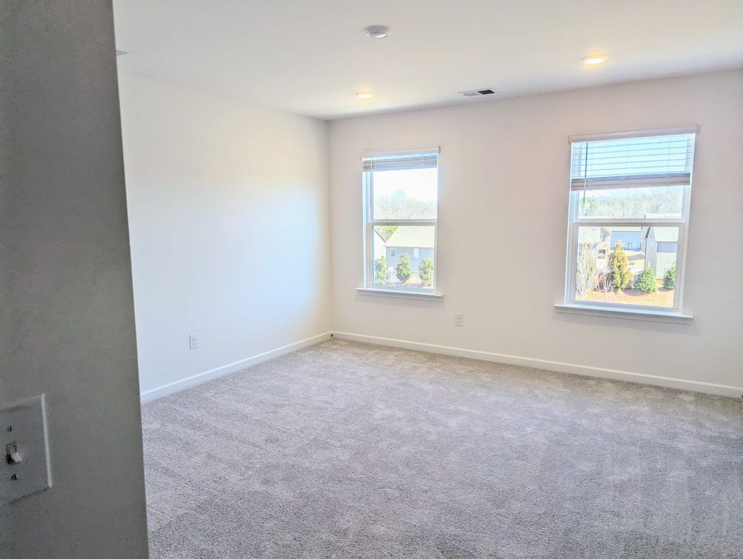 Building Photo - 240 Kenoot Dr