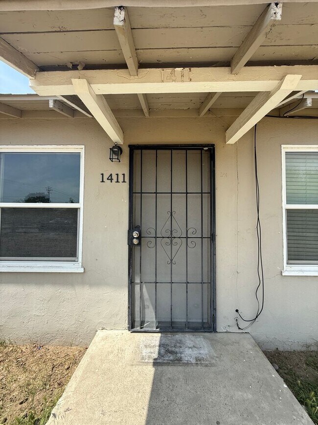 Building Photo - Bonita Place