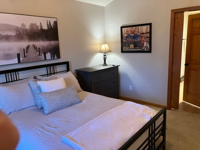 Building Photo - 1371 W 18th Ave