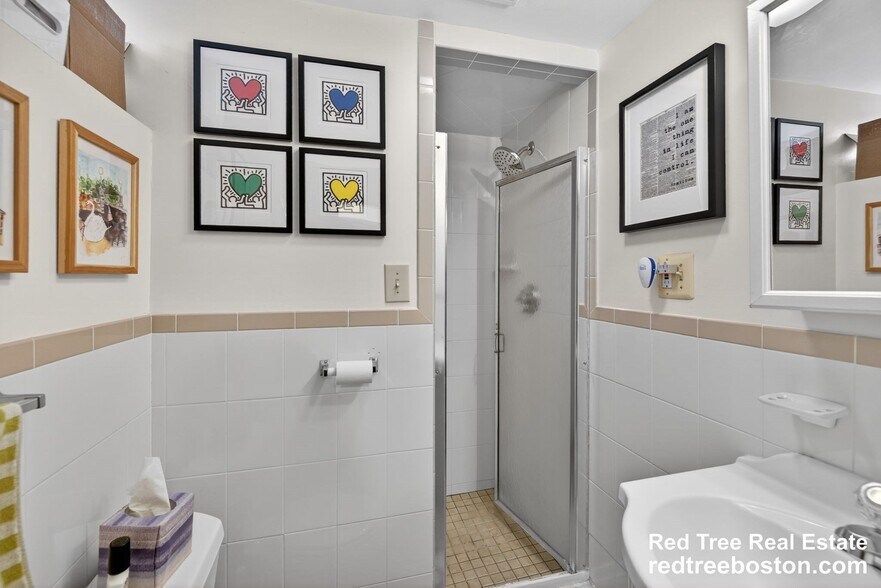 Building Photo - 27 S Crescent Circuit