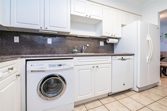 Building Photo - 2501 S Ocean Dr