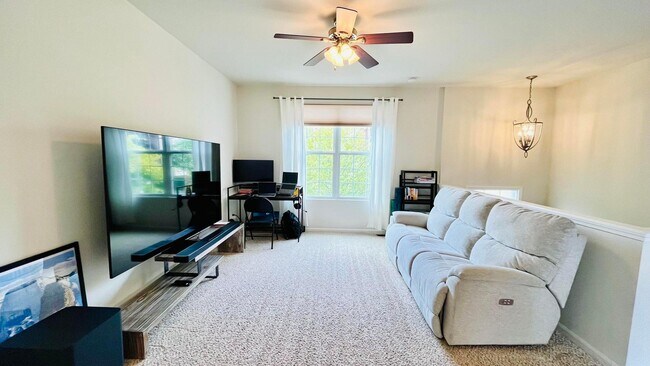 Building Photo - 28000 Hopkins Dr