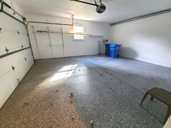 Building Photo - 1206 Lynn Terrace