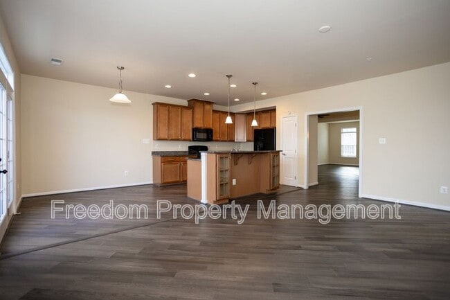 Building Photo - 7408 Brunson Cir