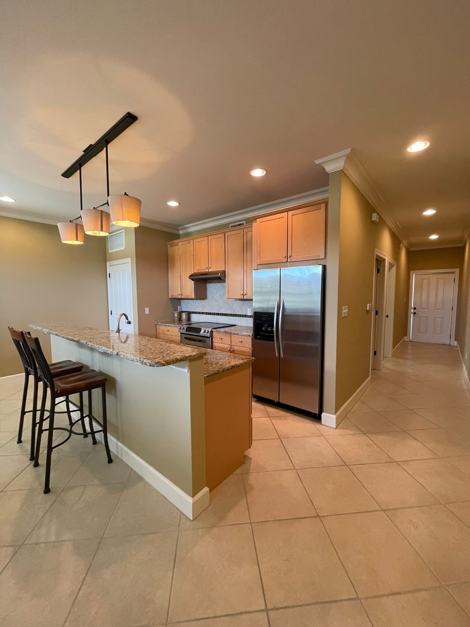 Building Photo - 415 E Romana St