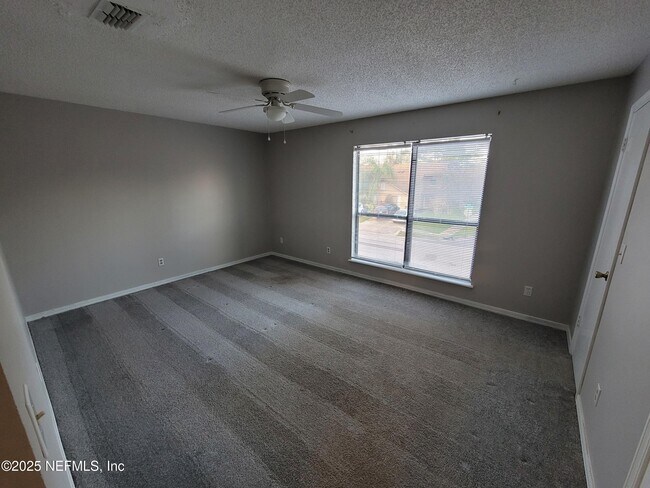 Building Photo - 5544 Cabot Dr N