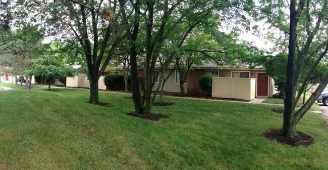 Building Photo - 624 Pebble Place Dr