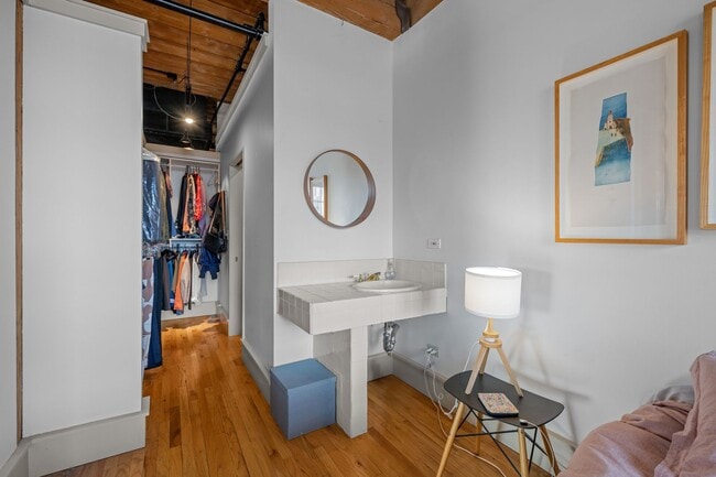 Building Photo - Beautiful loft in Downtown Denver!