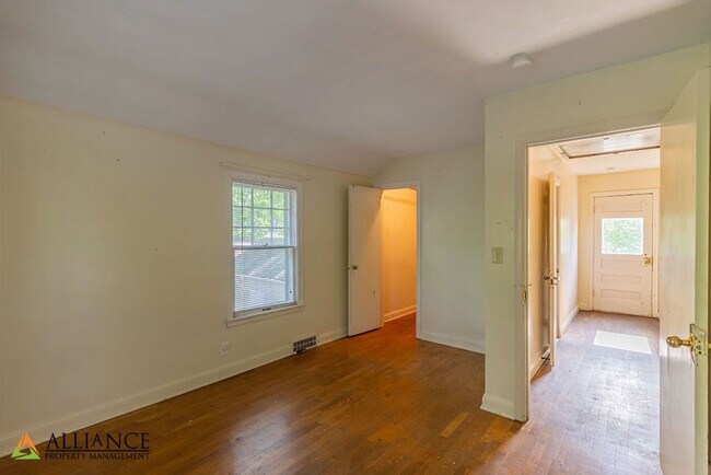 Building Photo - 1857 Anderson Ave