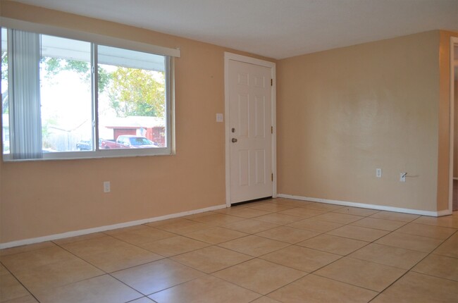 Building Photo - Beautiful fully remodeled home!