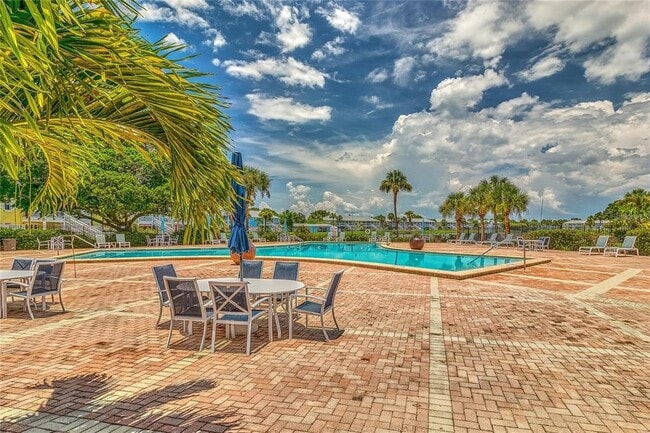 Building Photo - 3893 Pompano Dr SE